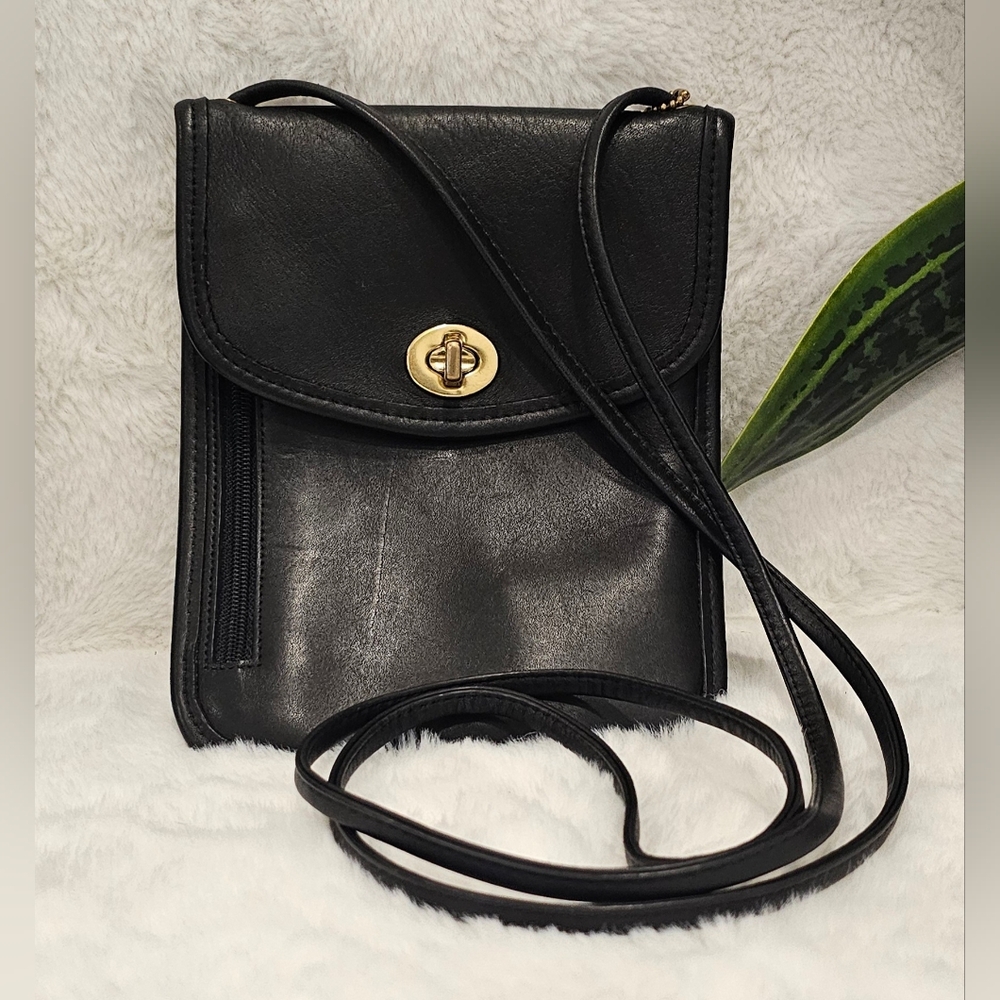 Vintage coach Tourist Pouch Passport Hipster Crossbody #6908 Black Leather